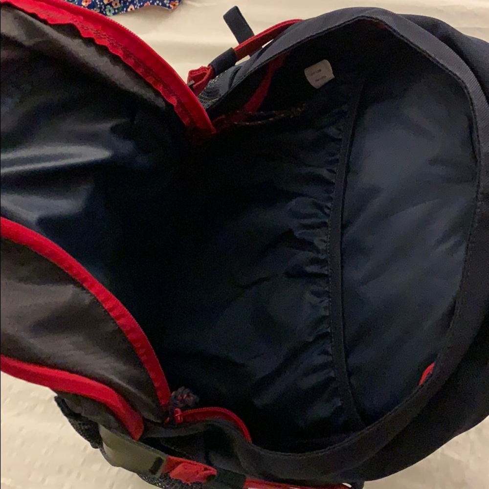 New, NWOT vineyard vines tech backpack - Picture 5 of 8